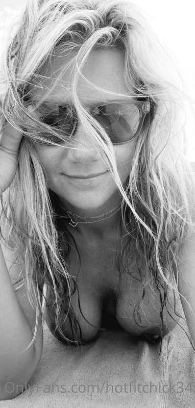 Weekends almost here... who's looking for some fun? 😈😈