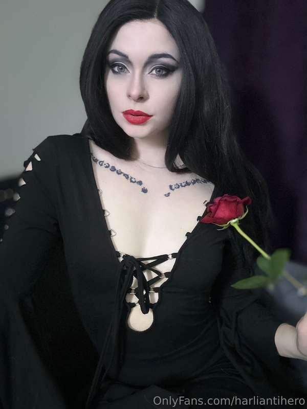 I sent out a Morticia PPV, if you didn’t get it, let me know..