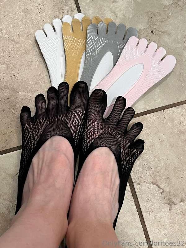I had no idea lacy toe socks existed. A fan asked me to add ..