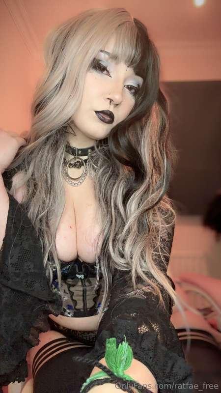 Spring Goth Babe 🥵💦 