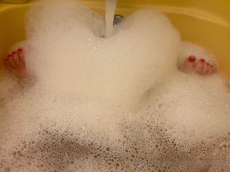 Squeaky clean feet 🧼