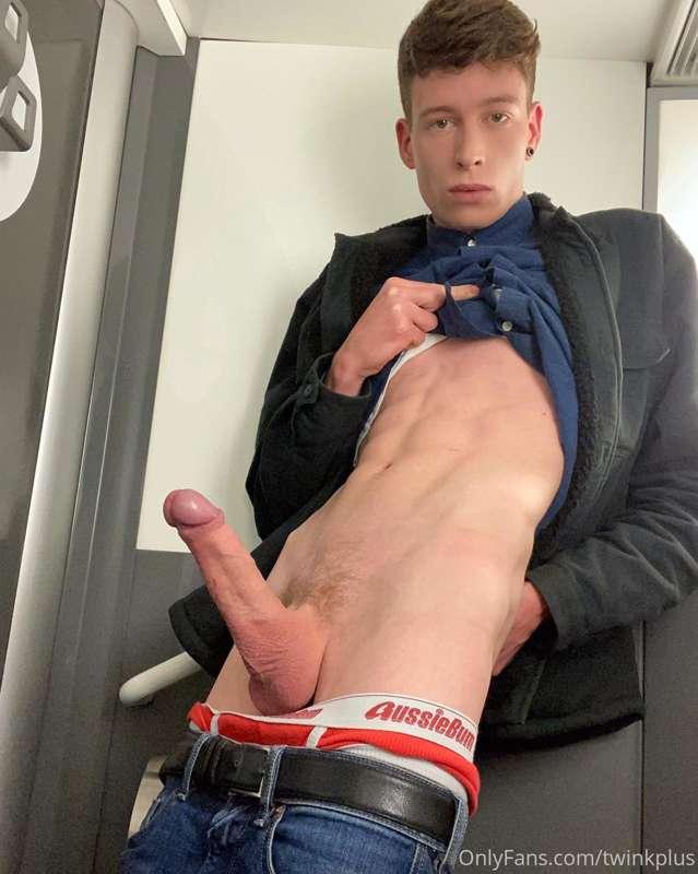 Check out @CraigKennedy 👦🏻

He has a Big Uncut Dick!
He just..