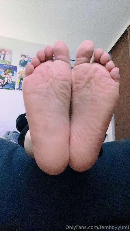 Need your cum all over these soles pleaseeeeee