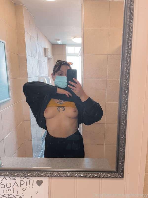 I got so horny after a drink I played in the pub toilets… an..