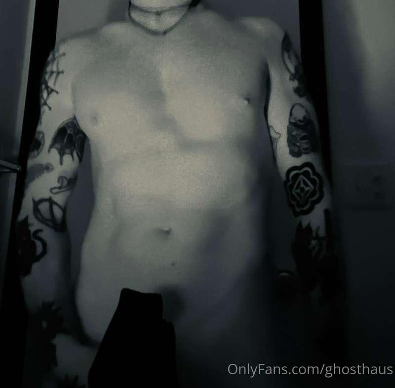 Making my page FREE for a bit. *All pics have been edited fo..