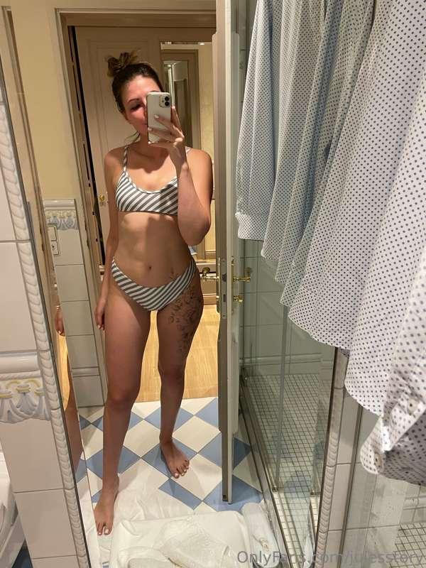 Schreib mir gerne wenn du das Bild ohne Bikini sehen möchtes..