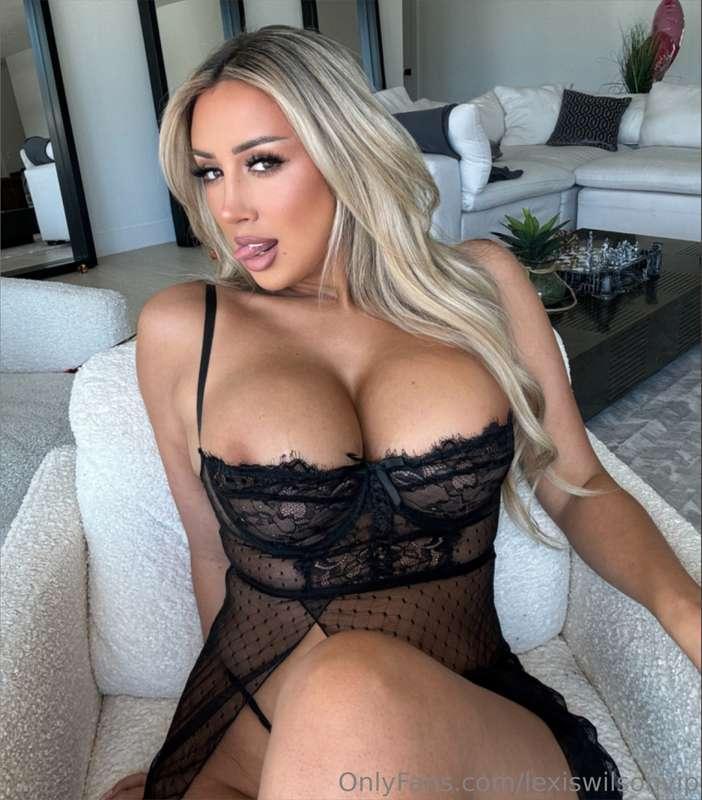 Sweet look, bad intentions 😏💋