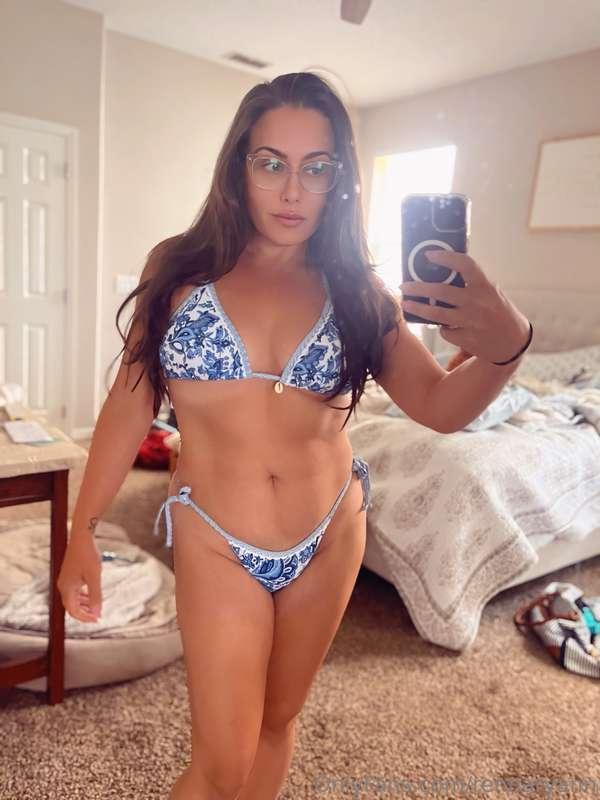 Just got a cute new bikini 💜 ignore the messy room 😝