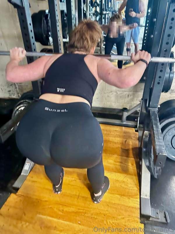 Working on those booty gains 🙌🏻