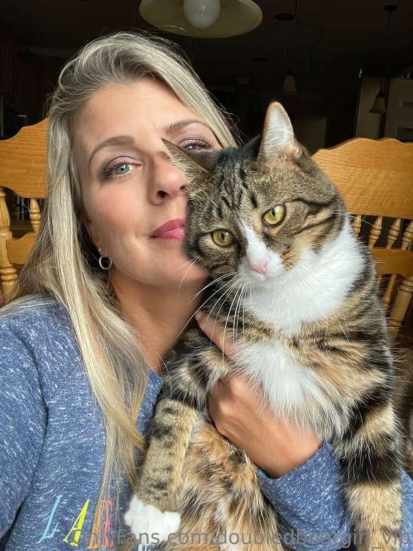 My Kitters… he’s the best co-workers I have ever had..