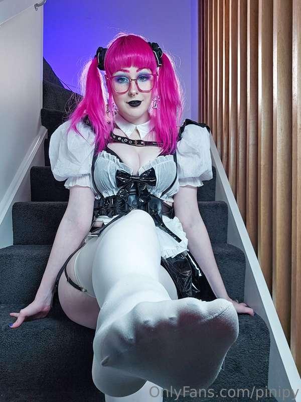 I want you to worship my feet