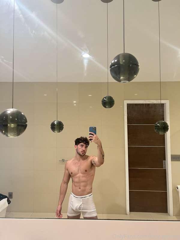 AYEEE brand new ass pics 👀 from ALL angles😈 check the dms to..