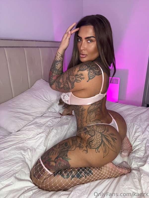 Want you to bend me over pin me to this bed and fuck me 😈
