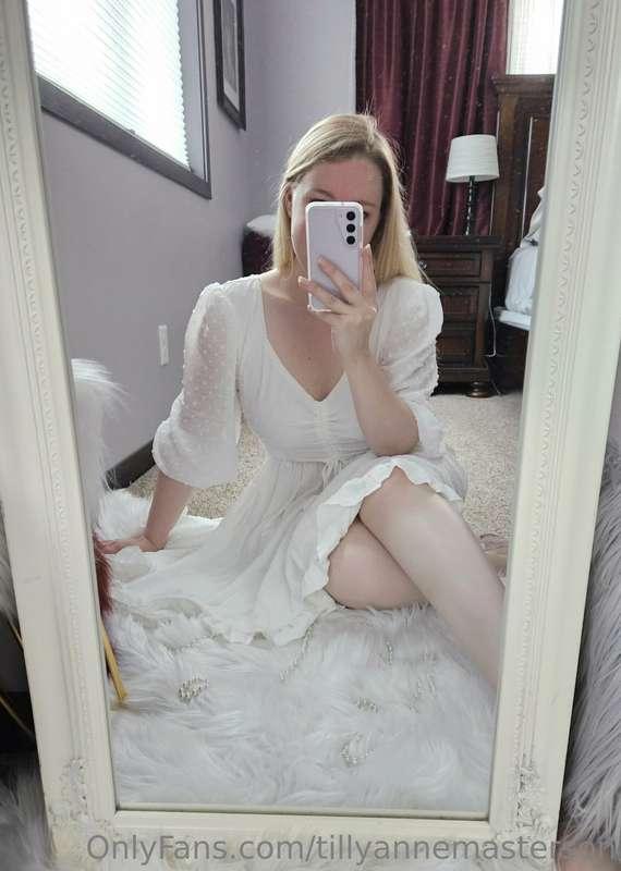 PS - if anyone wants to buy this dress for me in another col..
