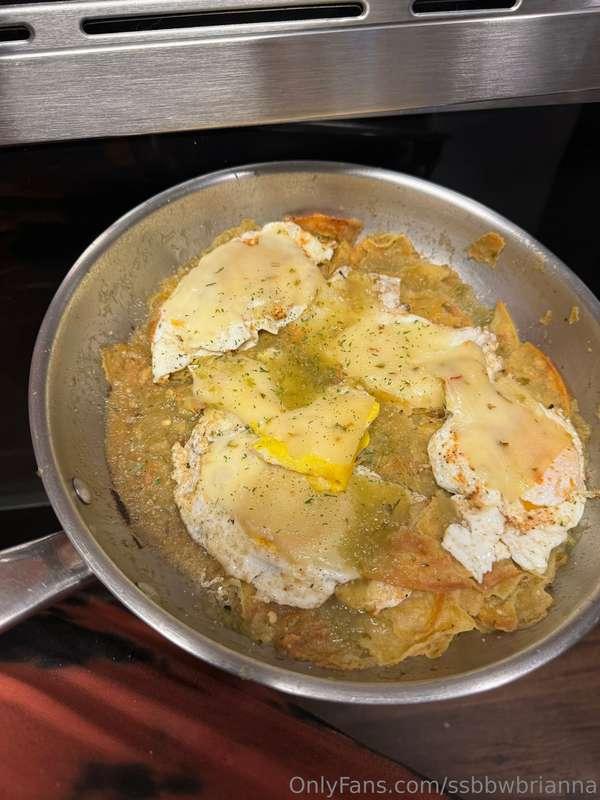 I made some fire chilaquiles before bed this morning. Ate it..