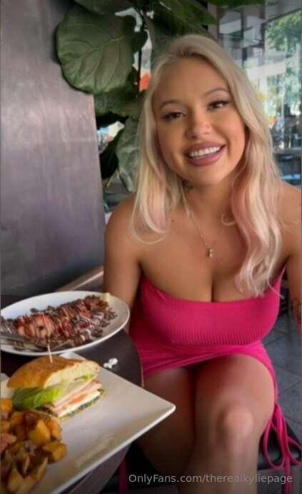 Can you fuck me on this position and cream pie my pussy just..