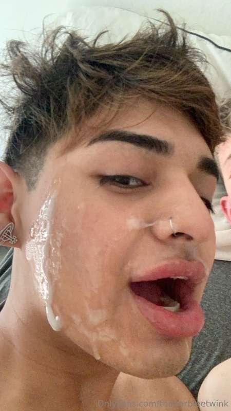 oh my just got cummed on 😍 do I look hot with all this cum o..