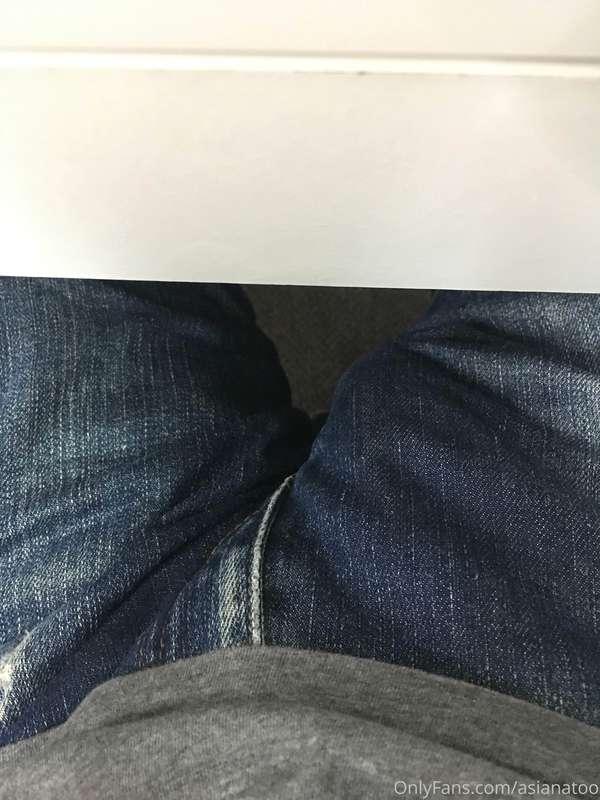 I always park to the right. Nowadays jeans just don't leave ..