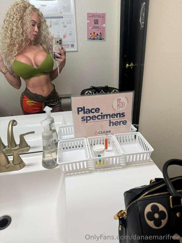 Popping out just enough ✨