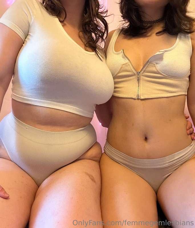 Curvy and petite… best of both worlds!! 😉❤️
