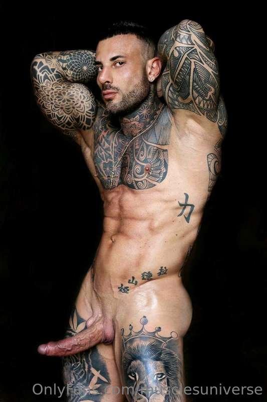 Amazing italian bodybuilder @gianluigivolti is known for bre..
