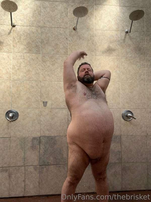 I just love communal showers😈