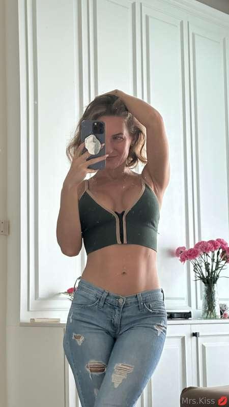Hey there, handsome gentlemen! Today, I want to chat about s..