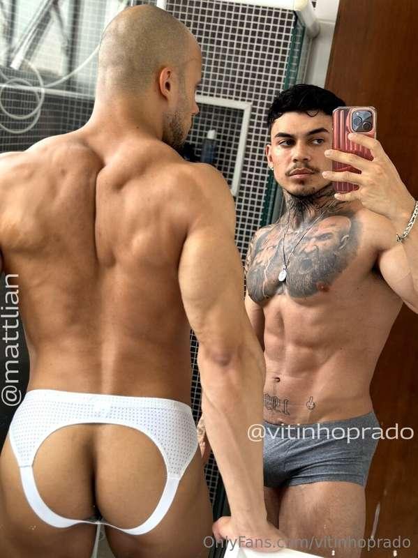 Meu brother chegou aqui em casa com essa cueca 😈  My bro rol..