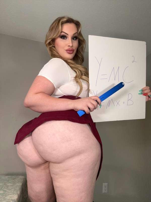 Teacher needs you to stay after class 📚