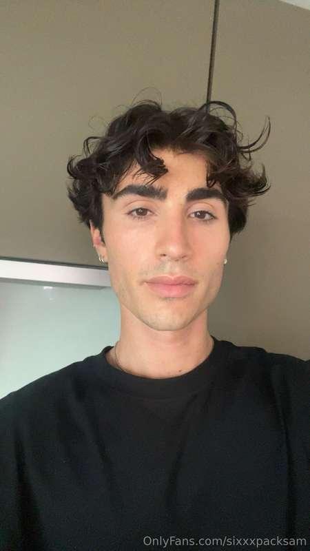 staying in tonight, drop me a message 💌