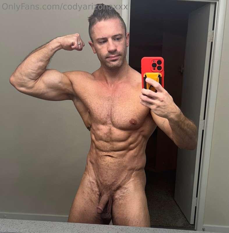 Body built to be worshipped💪🏻😈