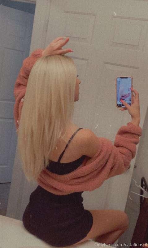 my baby 🍑 says hi 👋