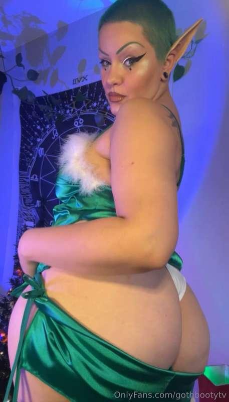 Cum unwrap your gift from @missgothbooty 🎁 😘 https://onlyfan..