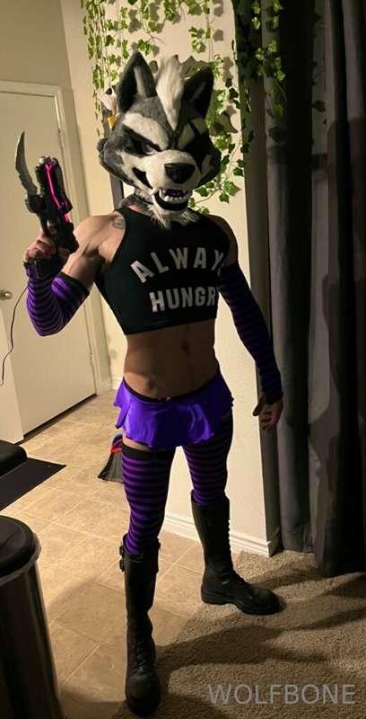 Fem Wolf comin’ thru. Looking for some Dragon dick from @dus..