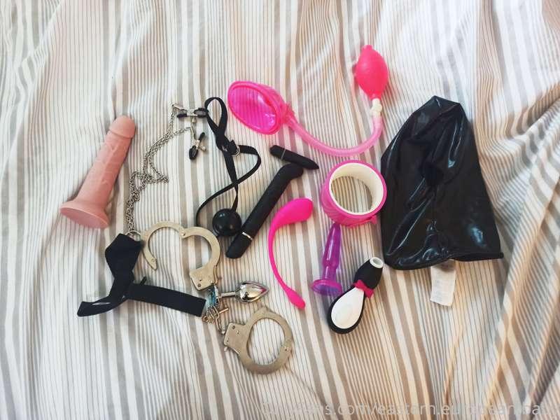 Do you like my mini toy collection? 👅😇