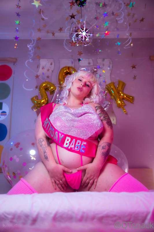 Extra Thicc QT Bday Set (2022, 32 photos)I can't believe its..
