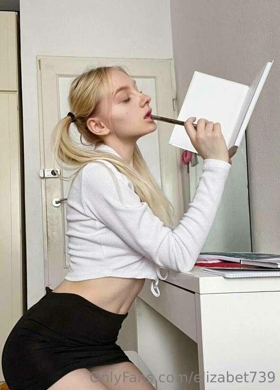 💞FREE FREE FREE💞 This girl is so FU**ING so HOT
Her name is ..