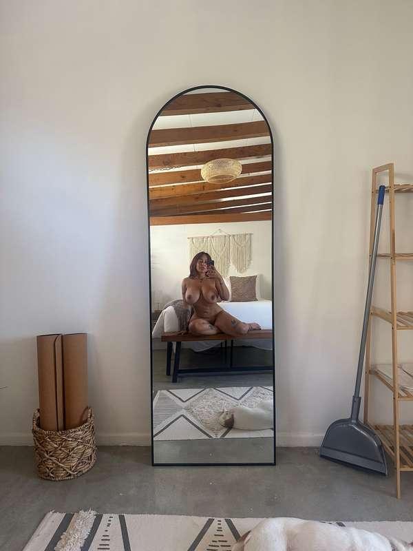 are u fan of nude, selfie mirror pix 