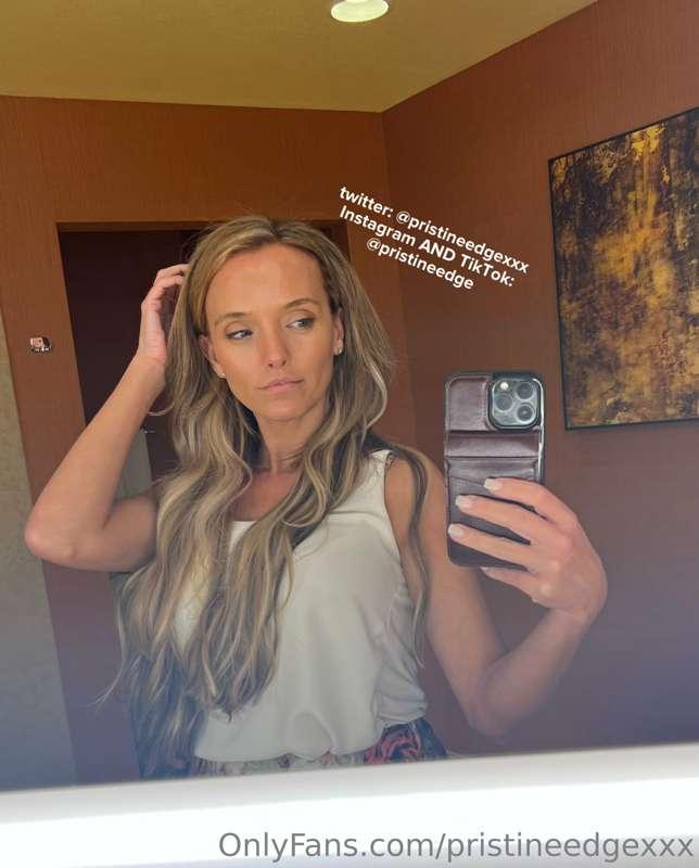 Feeling a little Rapunzel-esq. Do you like my new look? 😘