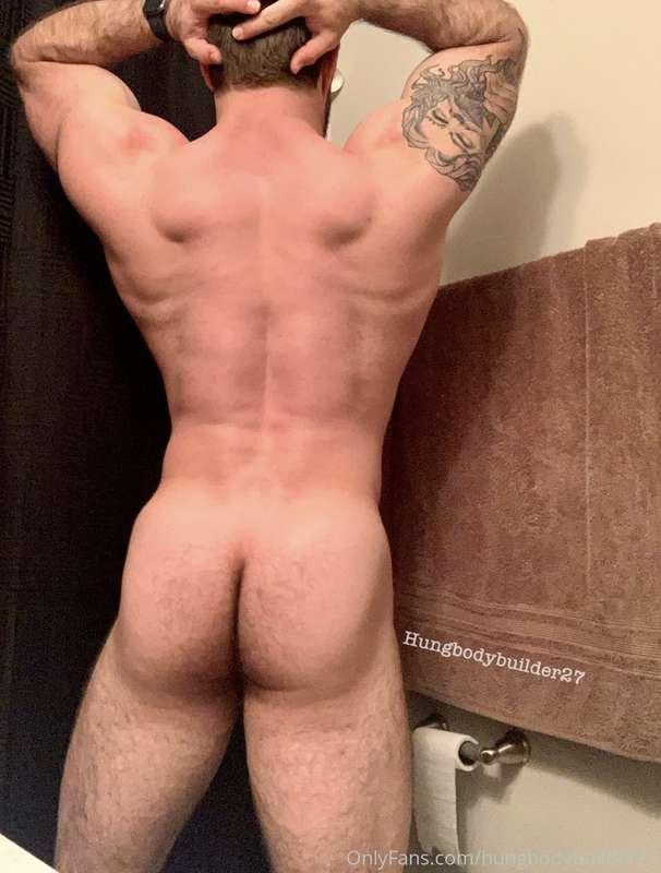 From the back friday 🍑 all those squats paying off 🥵