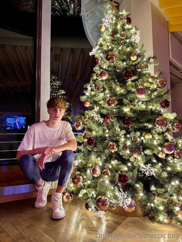 You can already feel the holiday spirit all around 🎄Are you ..