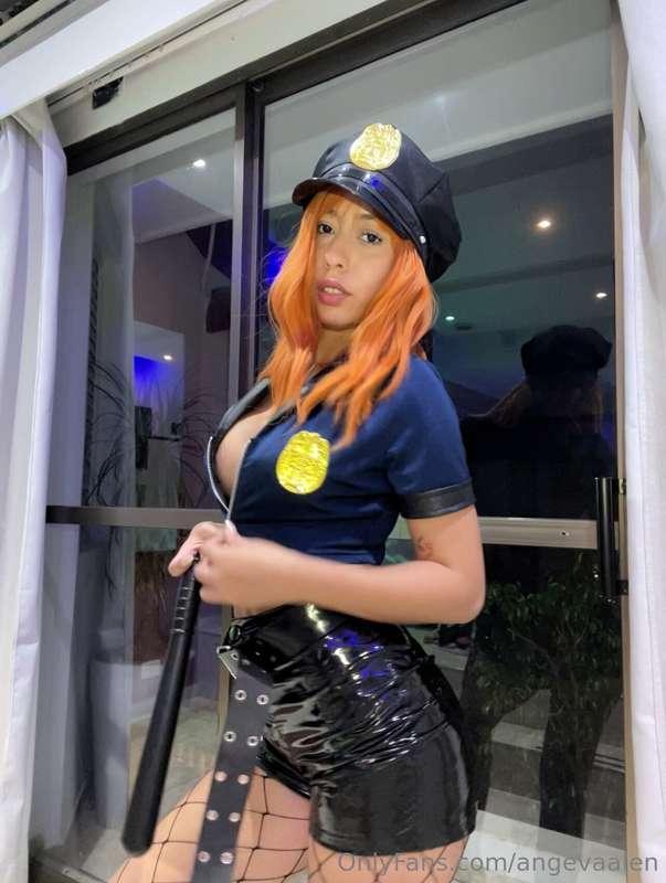 Striptease de poli?👮🏻‍♀️😈🥵