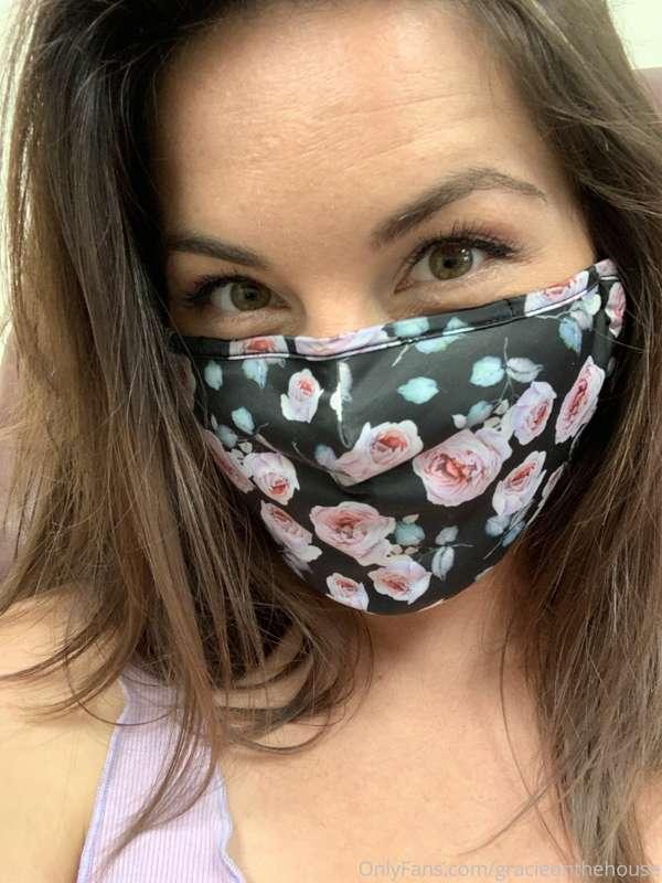 All you can see is my eyes but am I still pretty? 🥺
