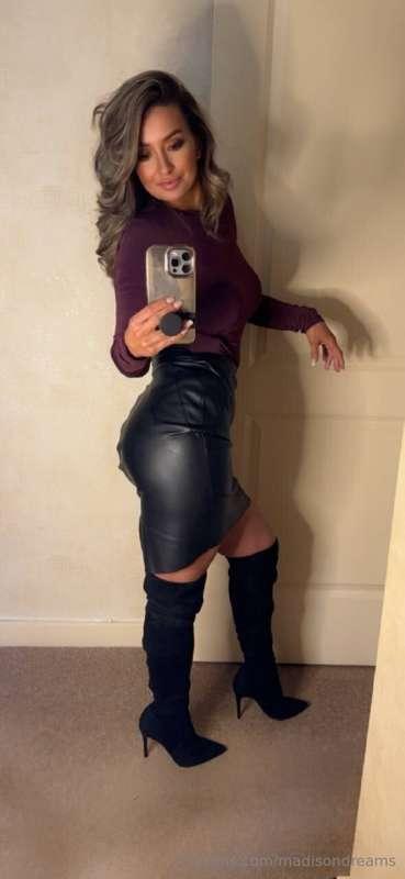 Skirts speak louder than words.👀