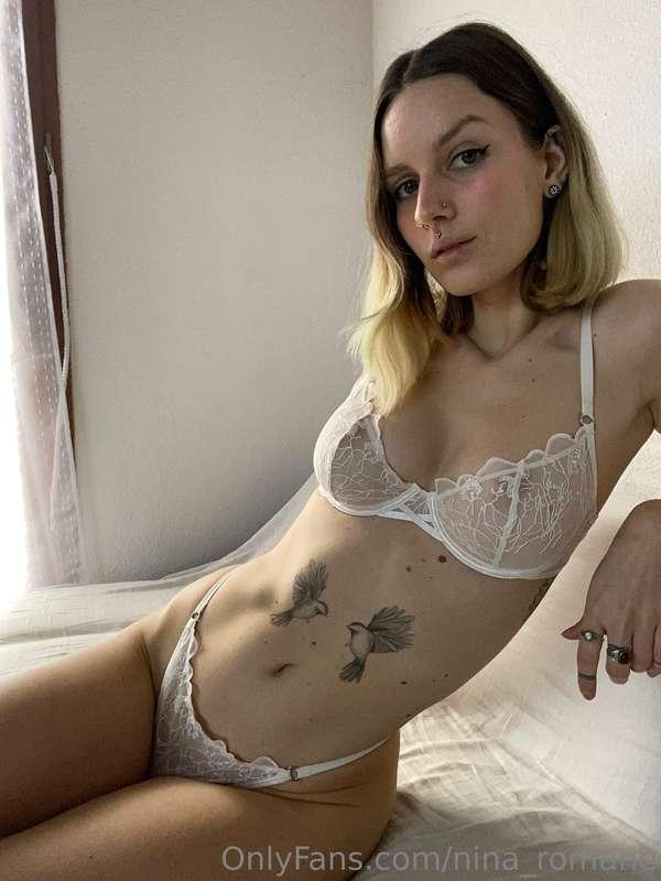 This is one of my favourite new lingerie now ! You like it ?