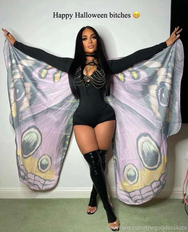 🎃 Happy Halloween, my spooky friends! What’s your favorite w..