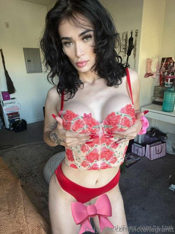 I wore my favorite set for my favorite boy 🎀💋 Are you ready ..