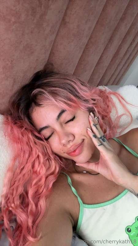 I need some kisses to start my month! 💗