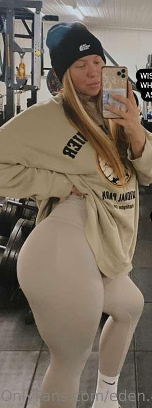 Guess what I trained? 👀🍑