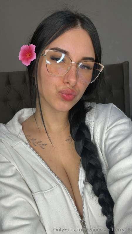 do I look like im begging for a kiss? 😳🤭